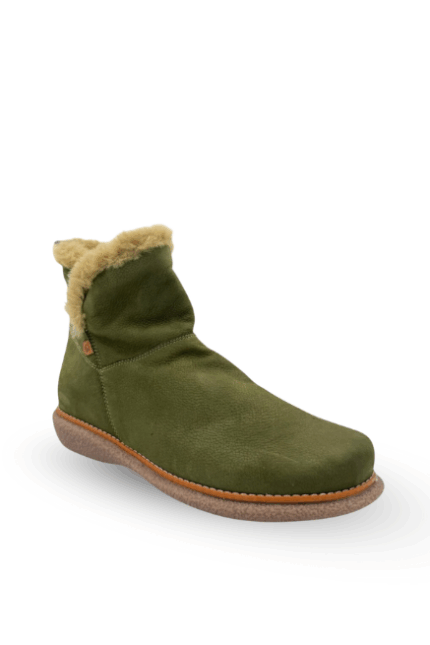 Γυναικεία δερμάτινα μποτάκια Valeria’s με γούνα, ανατομική σόλα κρεπ και φερμουάρ. Αδιάβροχα, ζεστά και άνετα για κάθε βροχερή μέρα.